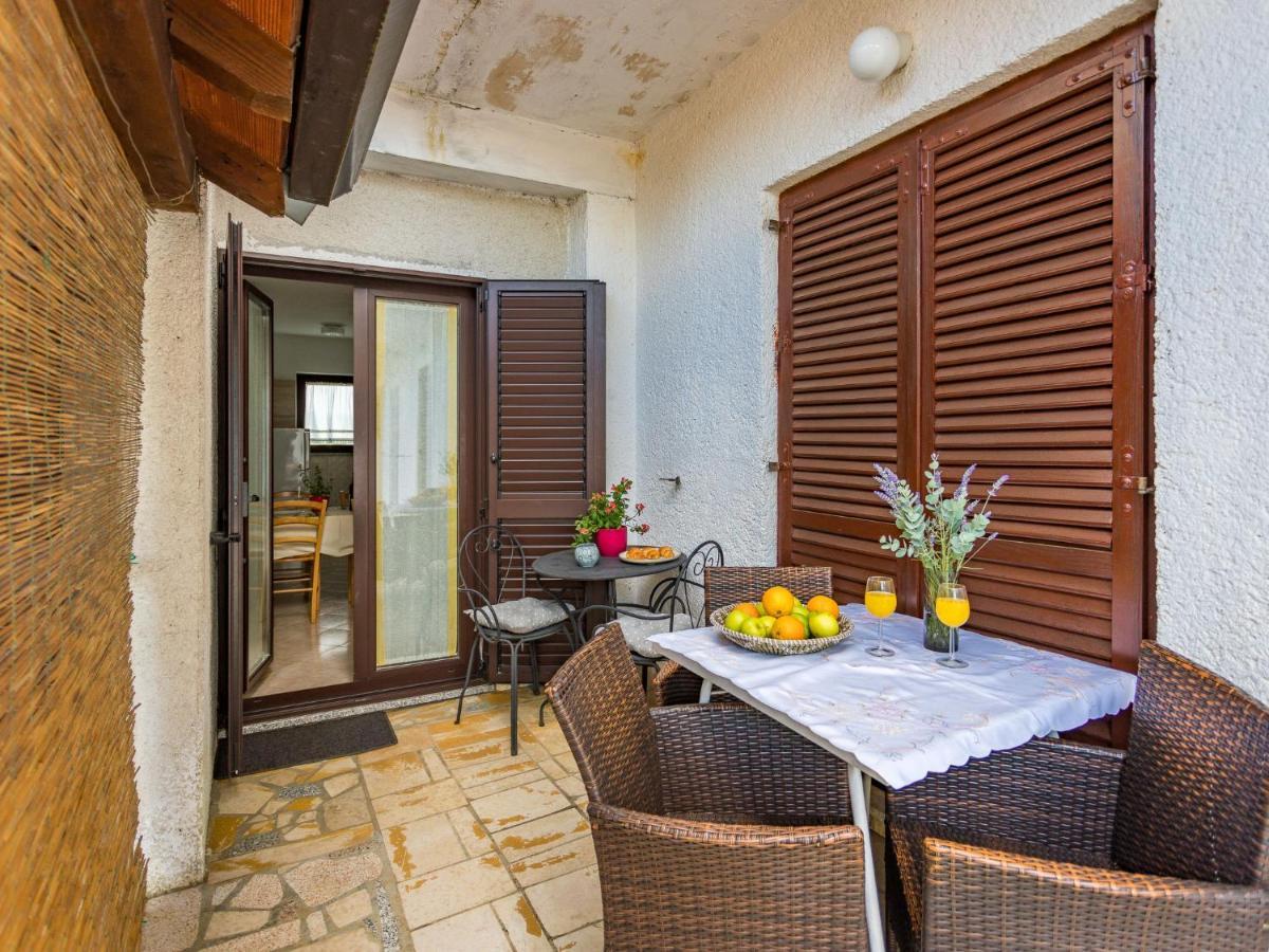 Apartment Tireli - Prc143 By Interhome Πόρετς Εξωτερικό φωτογραφία