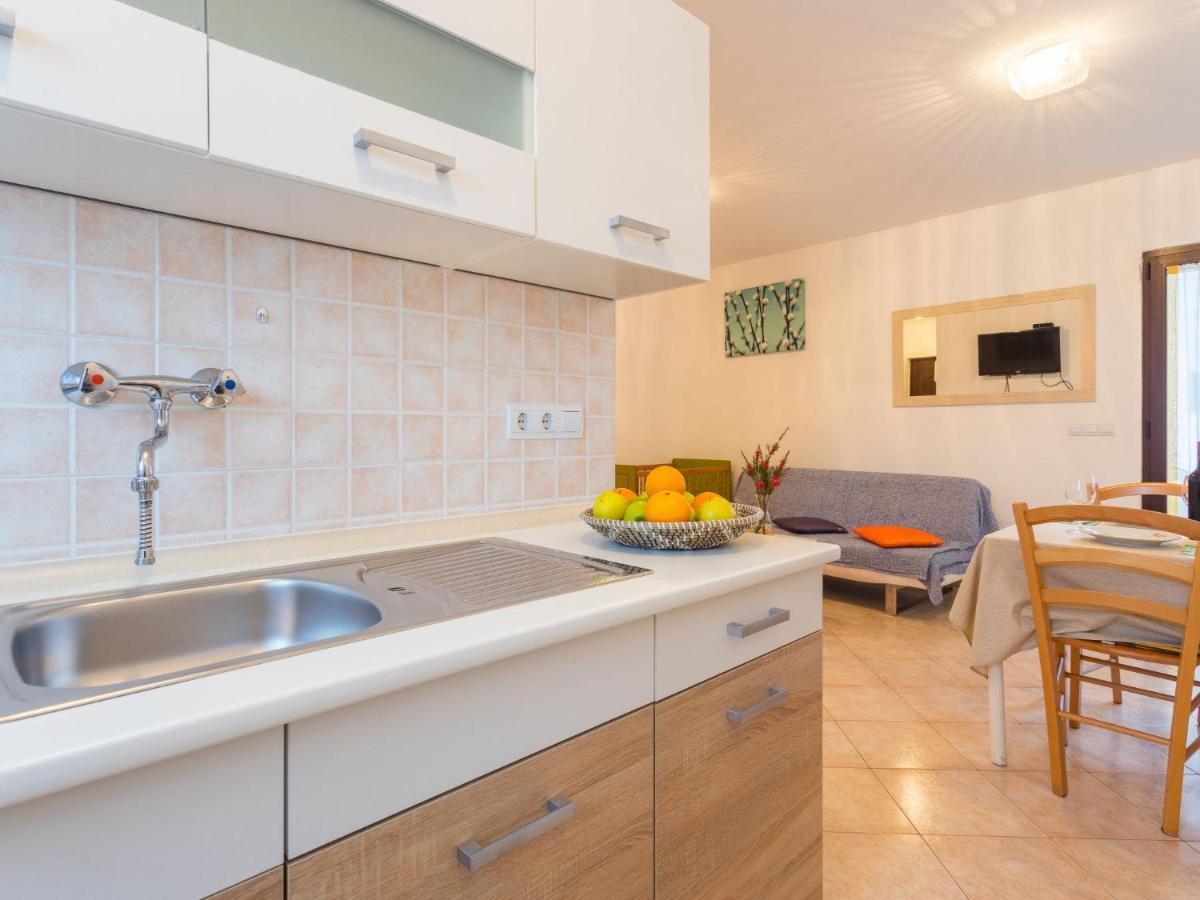 Apartment Tireli - Prc143 By Interhome Πόρετς Εξωτερικό φωτογραφία