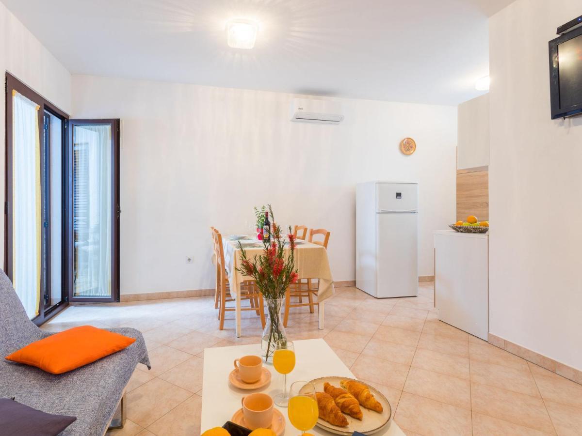 Apartment Tireli - Prc143 By Interhome Πόρετς Εξωτερικό φωτογραφία
